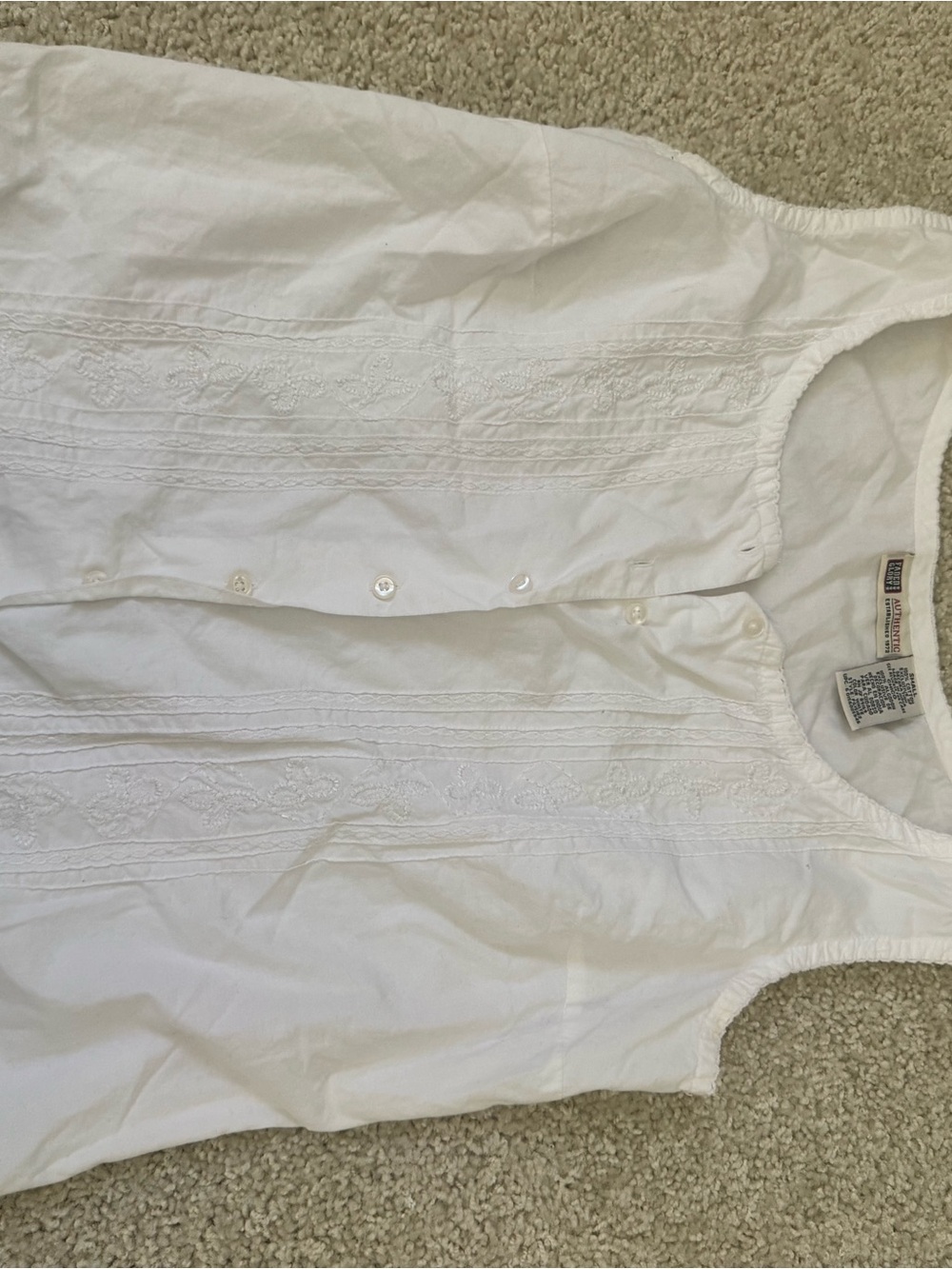Faded Glory White Sleeveless Embroidered Button-Front Tank